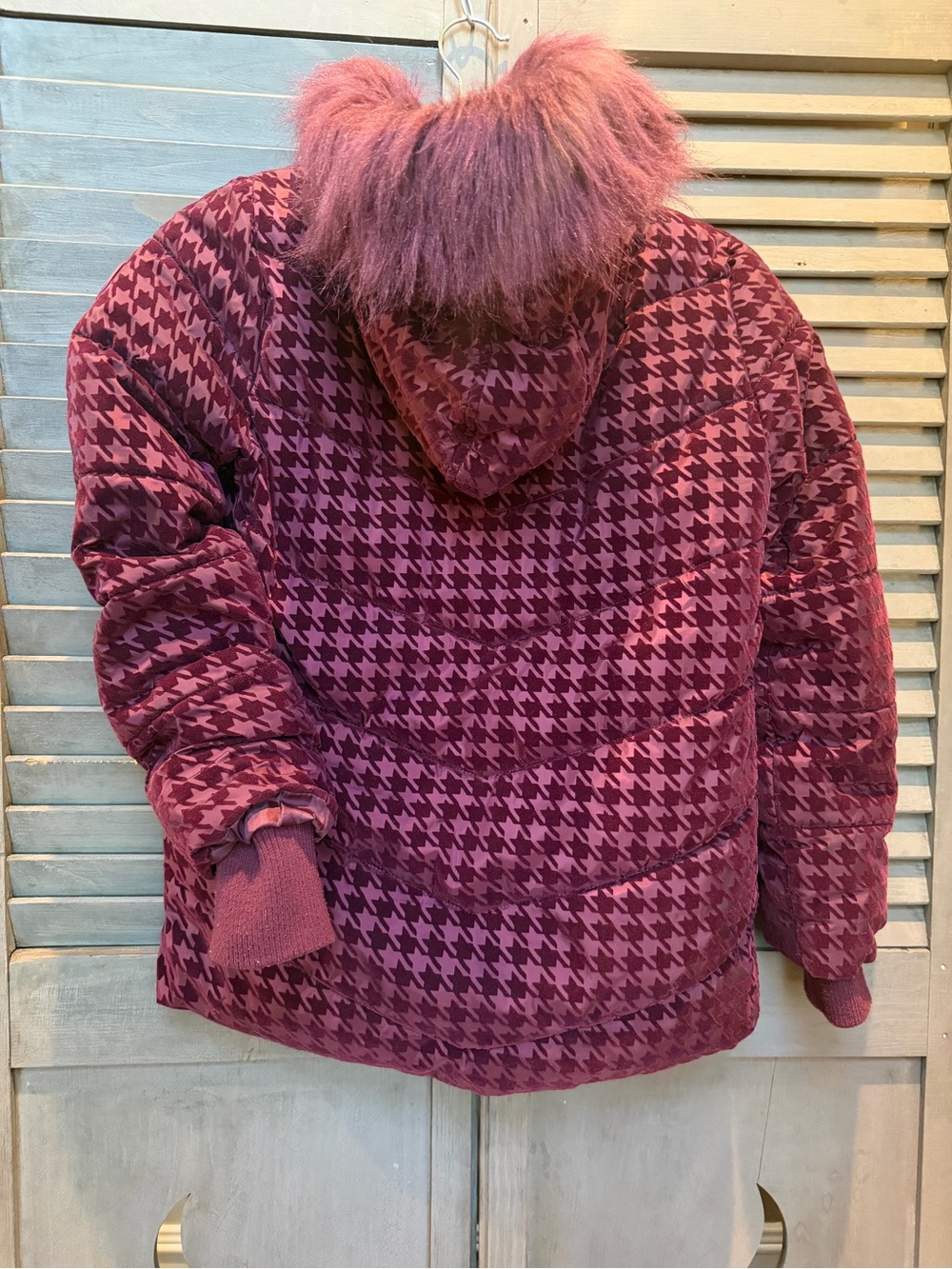 Girl's Burgundy Houndstooth Puffer Jacket with Faux Fur Trim | Size 10/12 - Picture 4 of 10